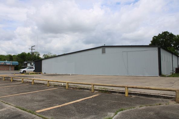 2455 S 4th St, Beaumont, TX 77701